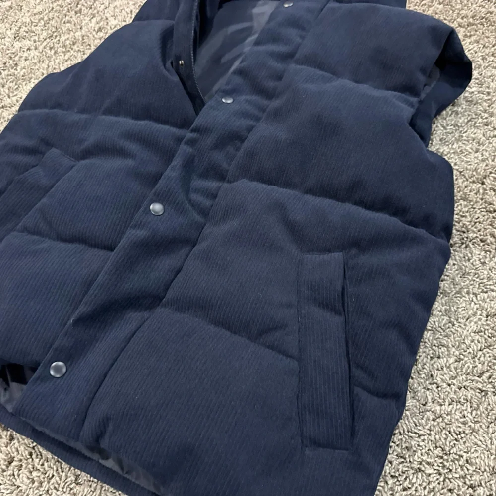 Men Old Navy Dark Blue Quilted corduroy Vest - Picture 6 of 8